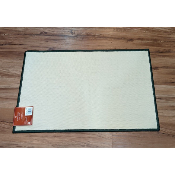 Peppermint and Pine Holiday Accent Rug SEASONS GREETINGS 19.7" x 30" NEW - Picture 3 of 4